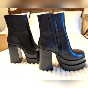 Steve Madden Black Leather Cobra Platform Ankle Boots